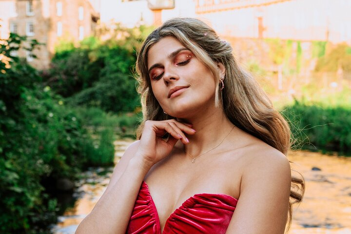 Elegant Professional Private Photoshoot Tour in Edinburgh - Photo 1 of 9